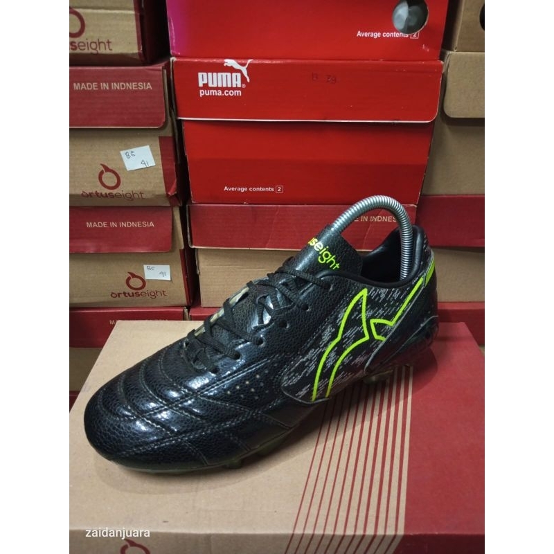 Sepatu Bola Ortuseight Black Cobra