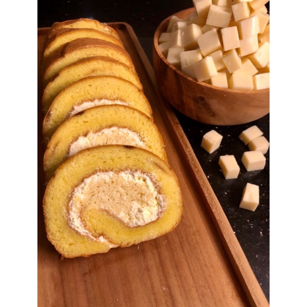 

FLASH SALE Bolu Gulung Medan WhenCake Rasa Keju ( Pendek ) murah