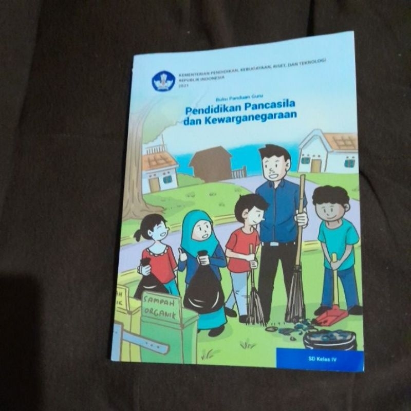 

Buku Seni rupa dan Pendidikan Pancasila dan Kewarganegaraan Kelas IV SD