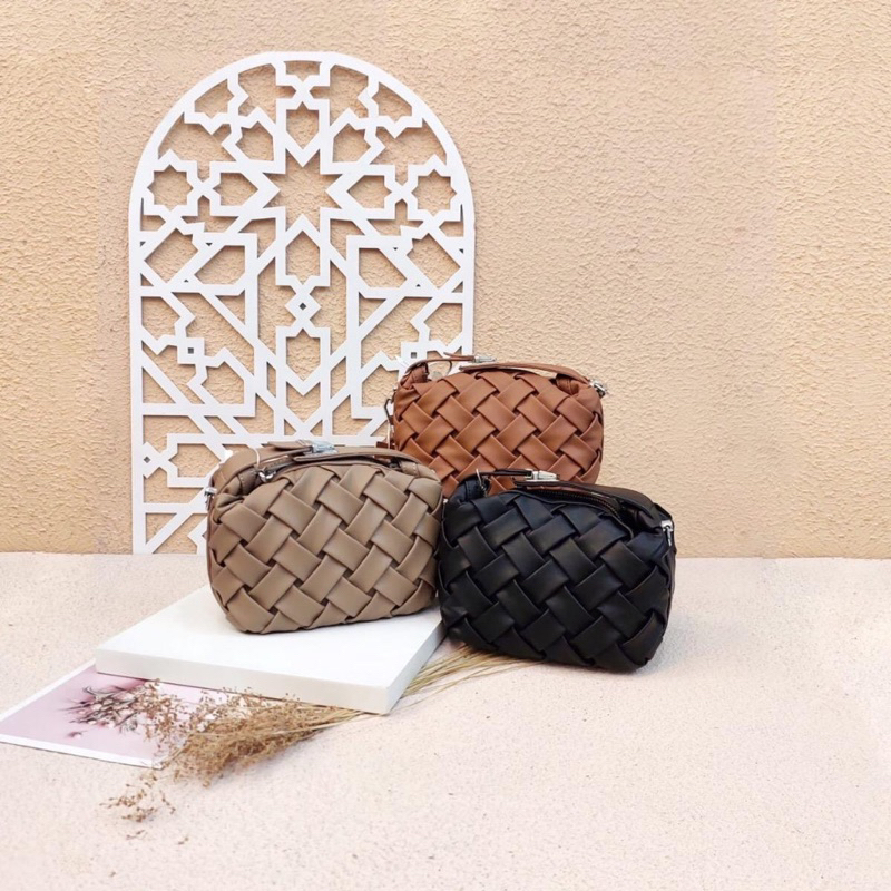 Tas Fashion Selempang Wanita ( Apurva by Madelyn Tas Anyam Sling Bags Fashion Bag Import Tas Hobo Ha