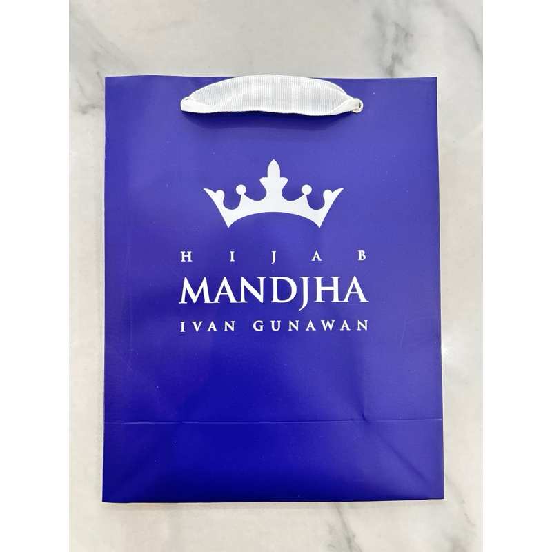 

Paperbag kecil cukup untuk 2 box hijab