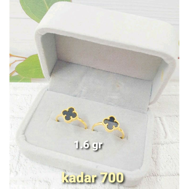 Cincin kembang cat hitam.Emas kadar 700/16k