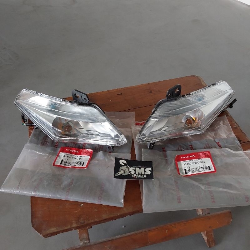 Lampu Sein Reteng Riting Depan Honda CS 1 CS One Kanan Kiri Original 33400 KWC 901 33450 KWC 901
