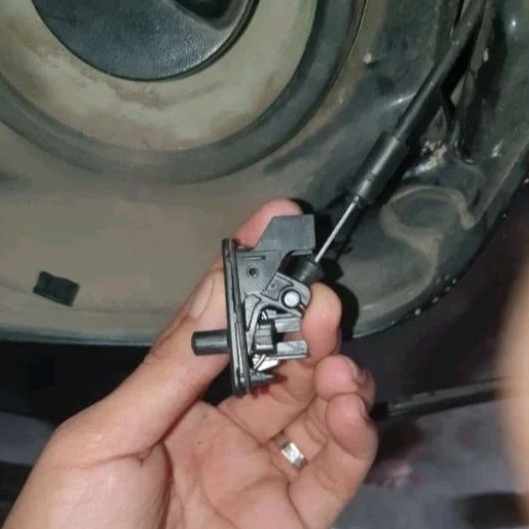 TJ - Datsun Go Lock Rod Tonjokan Knob Pembuka Tutup Tangki Bensin Nissan