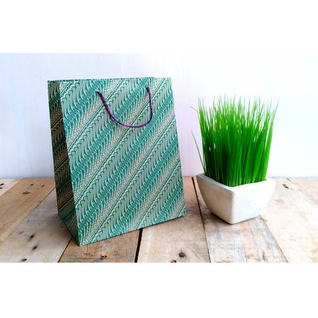 

Paperbag Batik / B. Patra 3 (uk. 18 x 22 x 12.5 cm)