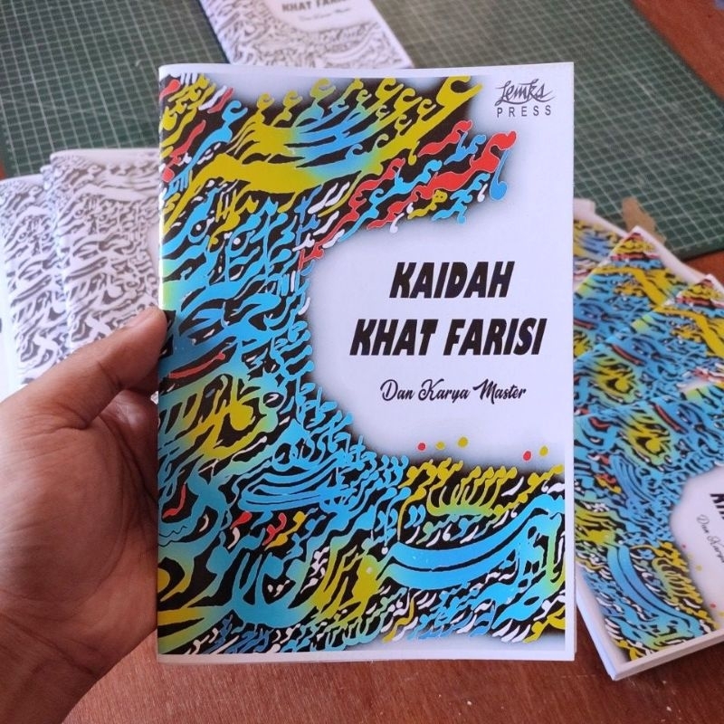 

buku belajar Kaligrafi khat farisi jilid lipat praktis