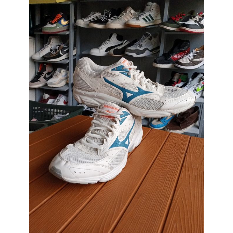 Sepatu Badminton Mizuno