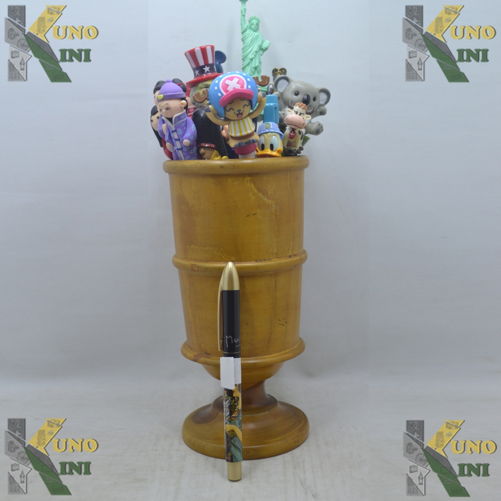 

BOLPEN HITAM MUCHA, from Europe