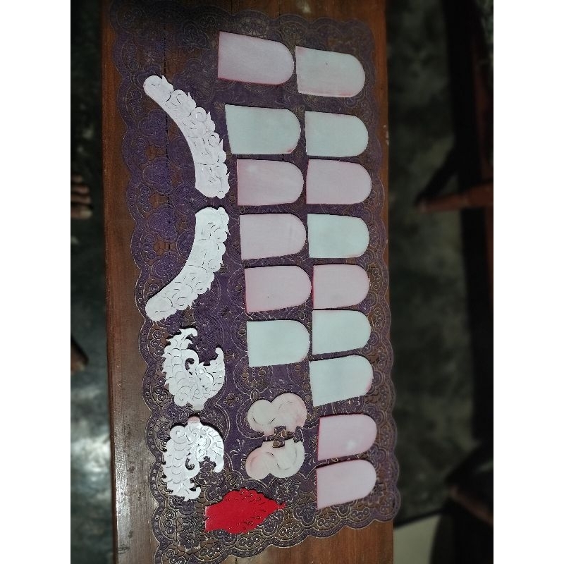 putihan sisik pilis sumping mahkota derem