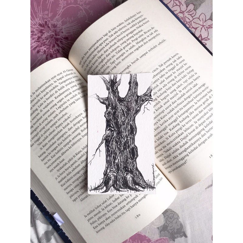 

[Custom Bookmark] Pen sketch by Agathasrd