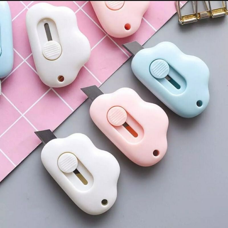 

BARU - CUTTER MINI MOTIF AWAN BIRU/ Portable Kecil / Pisau Pemotong PAKET Keras Plastik Kertas SERBAGUNA / Serba Guna / Multi Fungsi / MULTIFUNGSI / Cuter Model Cloud Warna Warni Pe motong RESI Gunting Variasi Lucu Imut Dan Kecil Small Slide Knife MURAH