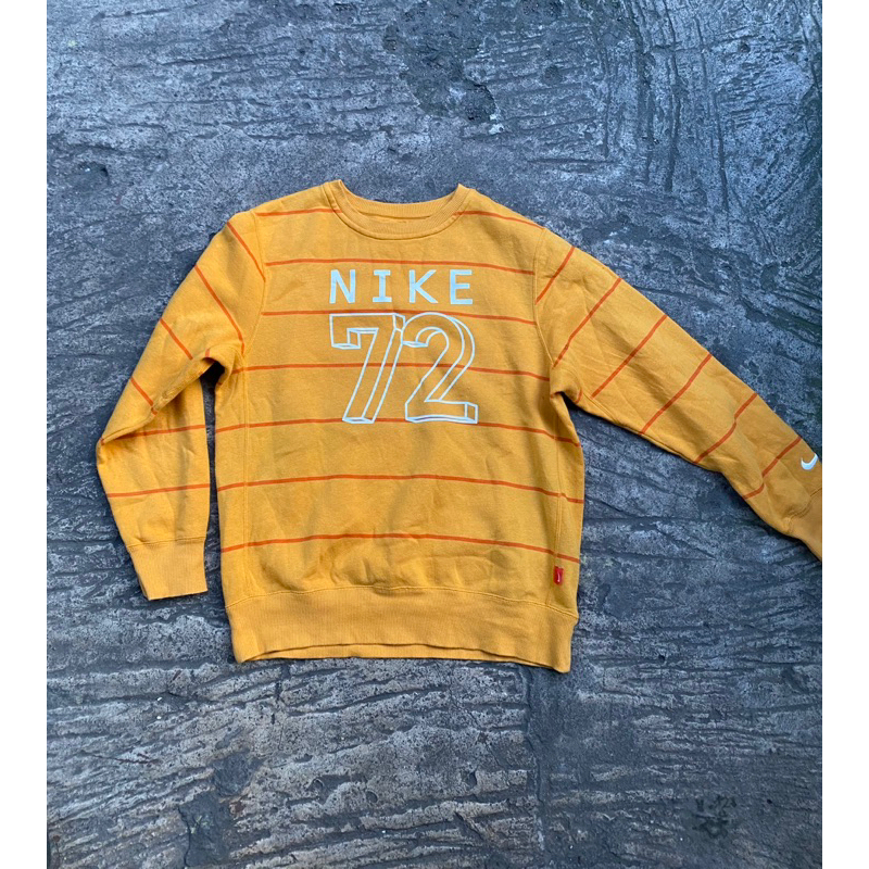 crewneck nike salur yellow