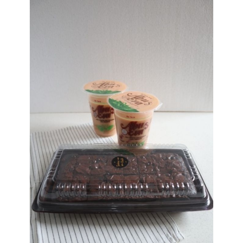 

Paket Brownies Dan 2 gelas Teh Tarik Abu eva