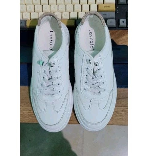 Sepatu putih sneakers laviola size 36