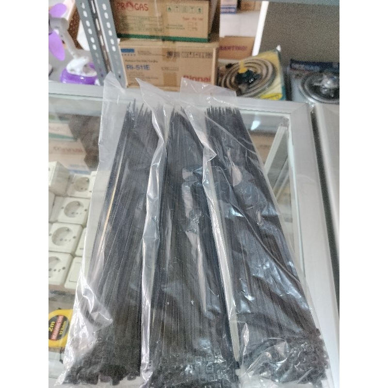 

KABEL TIES TIS / TARIKAN KABEL / CABLE TIE HITAM PUTIH 3.6 X 300 MM 30 CM BERKUALITAS