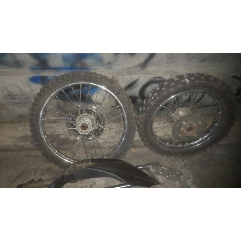 tromol set velg KLX kondisi bekas (copotan motor)