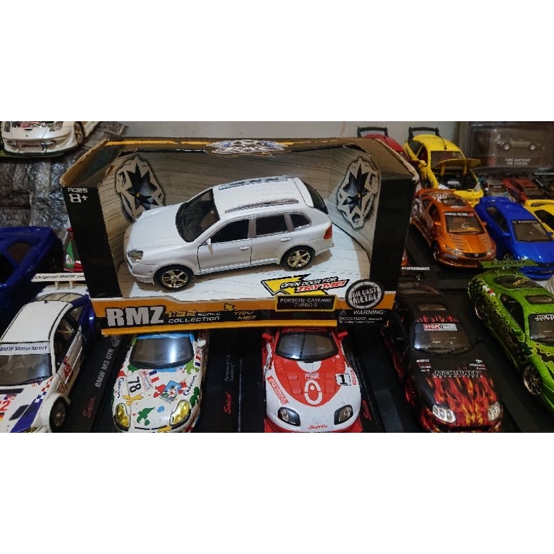 RMZ PORSCHE CAYENNE TURBO SKALA 32 15CM SOUND & LIGHT WHITE