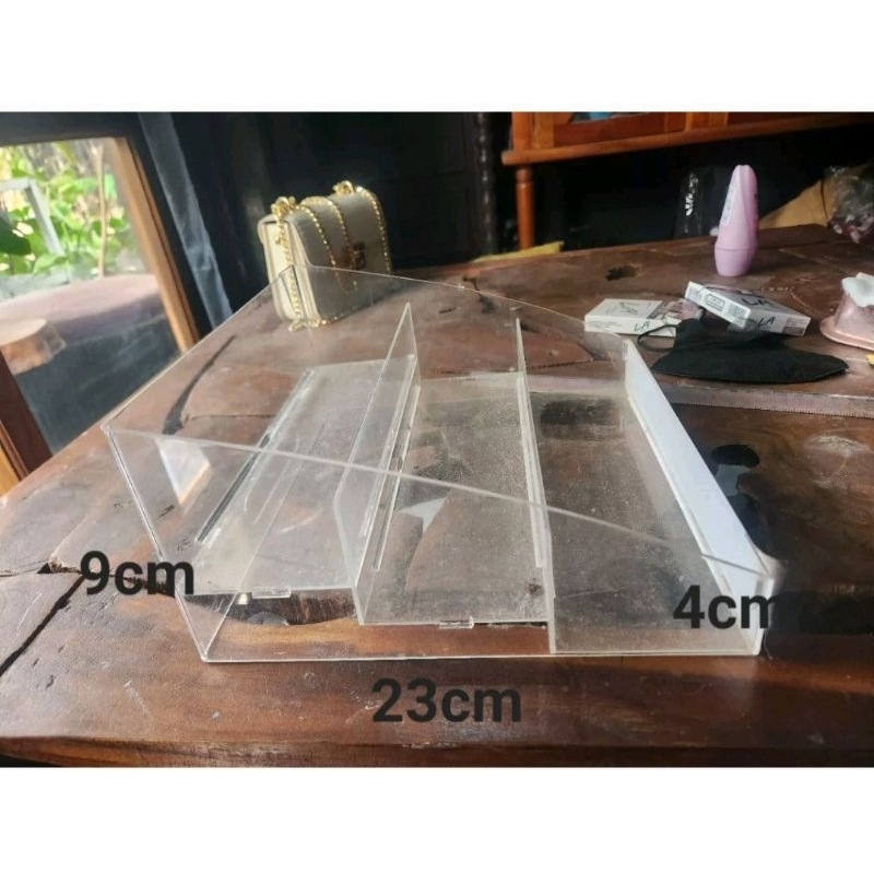 

Acrylic custom sesuai chat