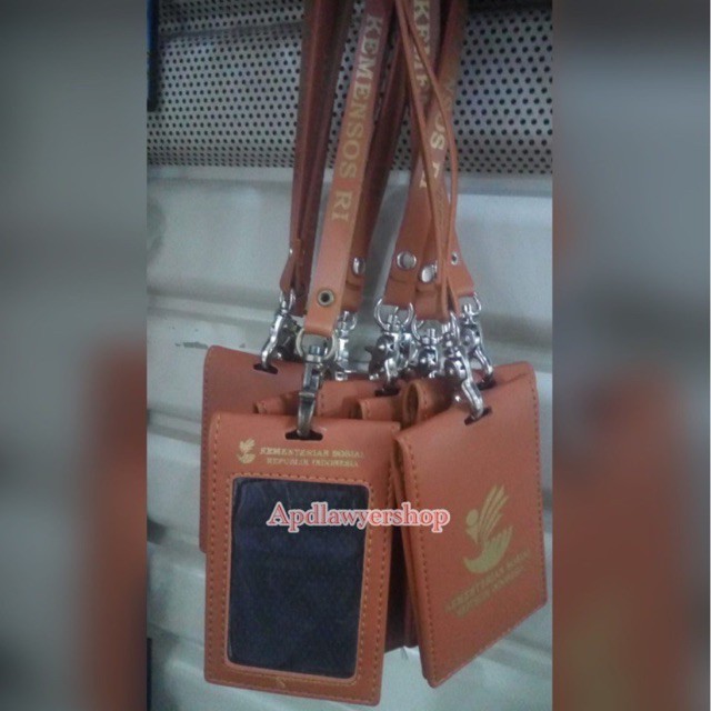 

Name Tag ID Card Tali Kulit Magnet KEMENSOS RI KEMENTERIAN SOSIAL RI 2 sisi ORIGINAL PREMIUM