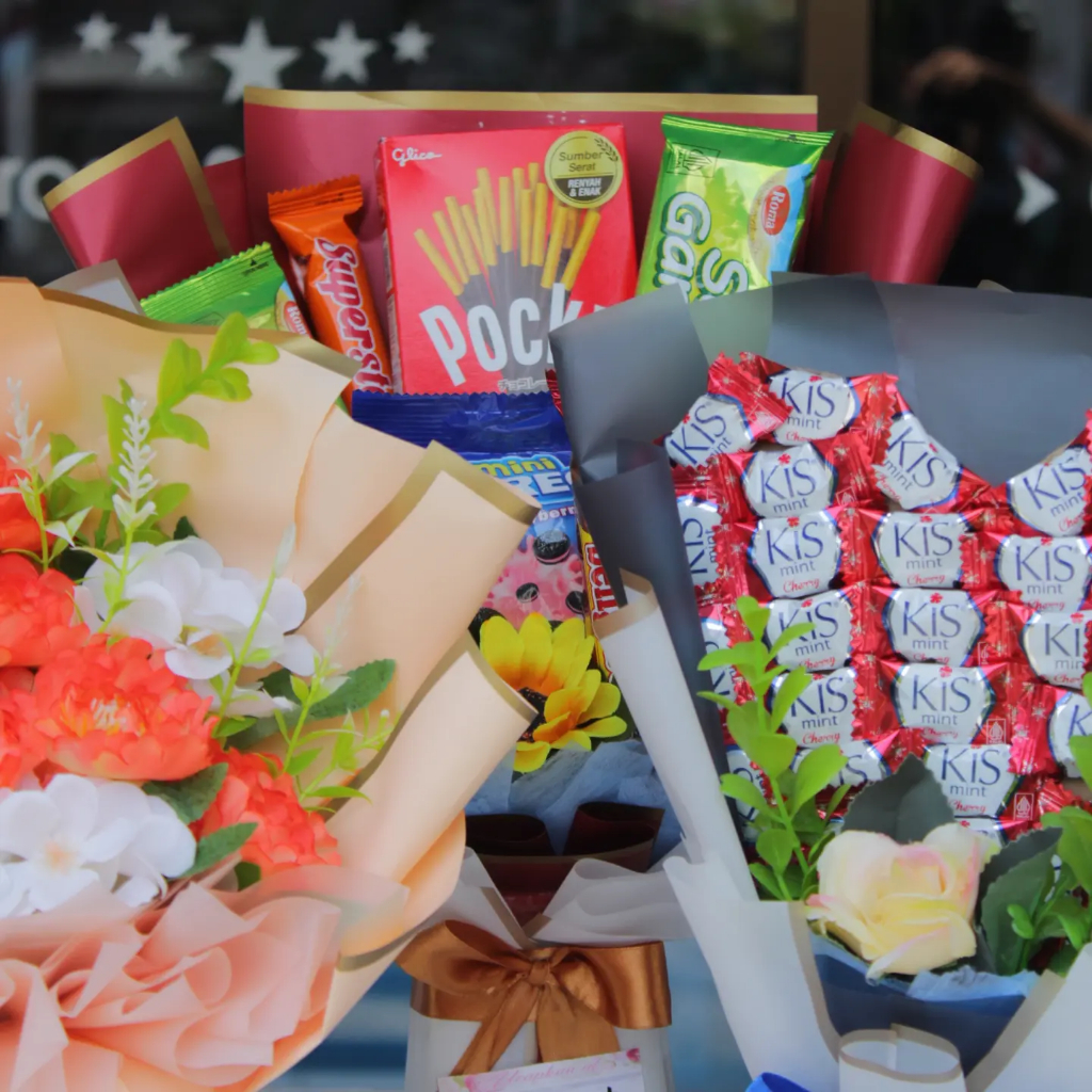 BUCKET SNACK/BUCKET BONEKA/ BUCKET BUNGA PALSU/ BUCKET PERMEN LOVE