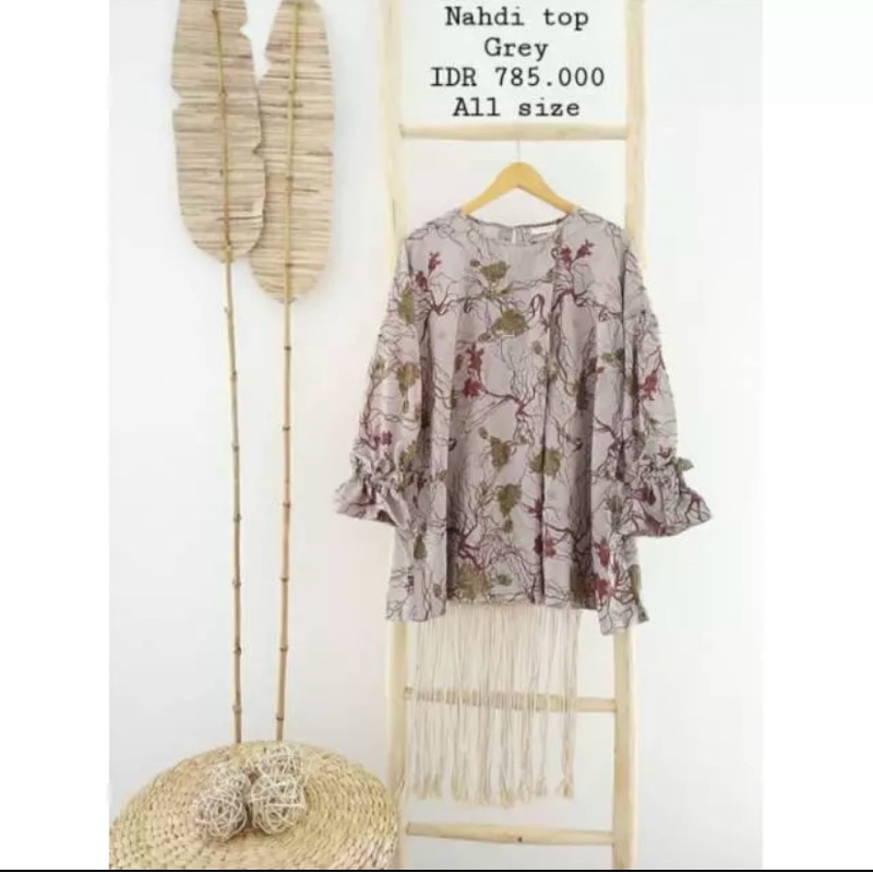 Preloved Nahdi top Riamiranda