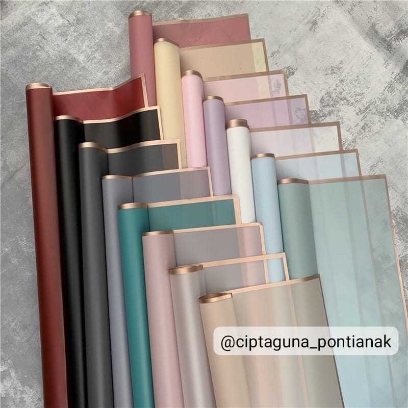 

KERTAS BUKET BUNGA 57 X 56 LIST GOLD LINE EMAS FLOWER WRAPPING CELLOPHANE - MURAH!!!