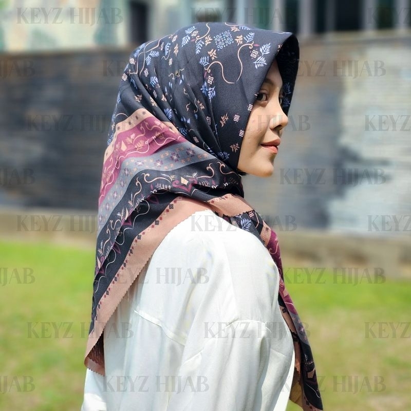 HIJAB SEGIEMPAT VOAL MOTIF SONGKET HITAM