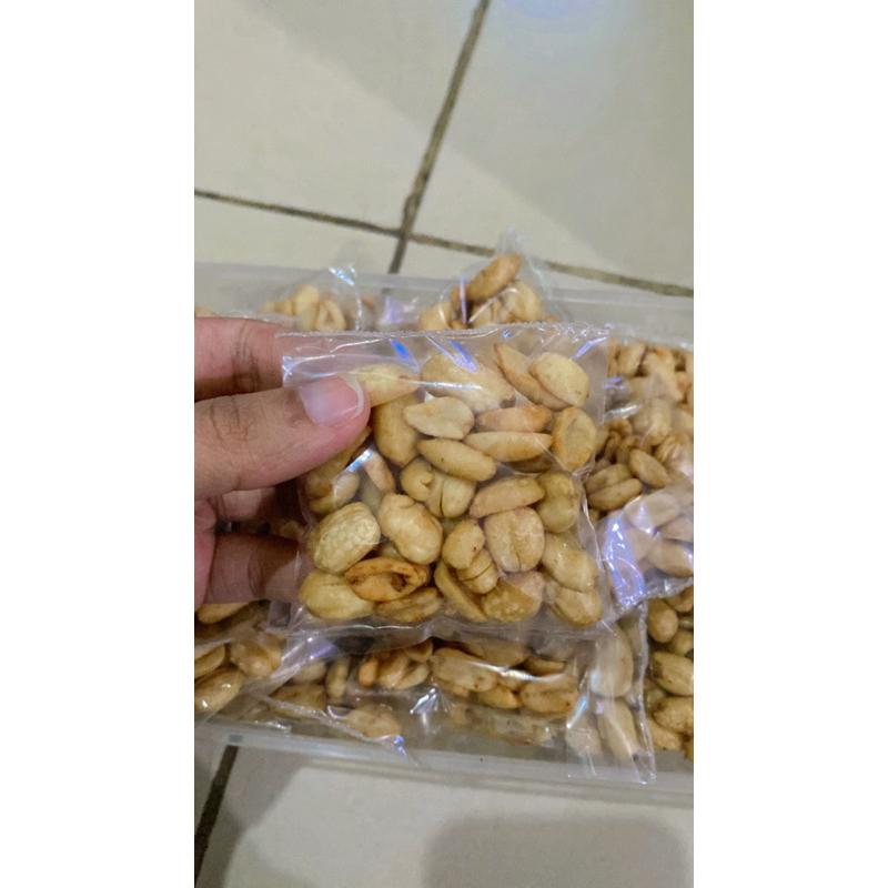 

kacang goreng bawang kupas