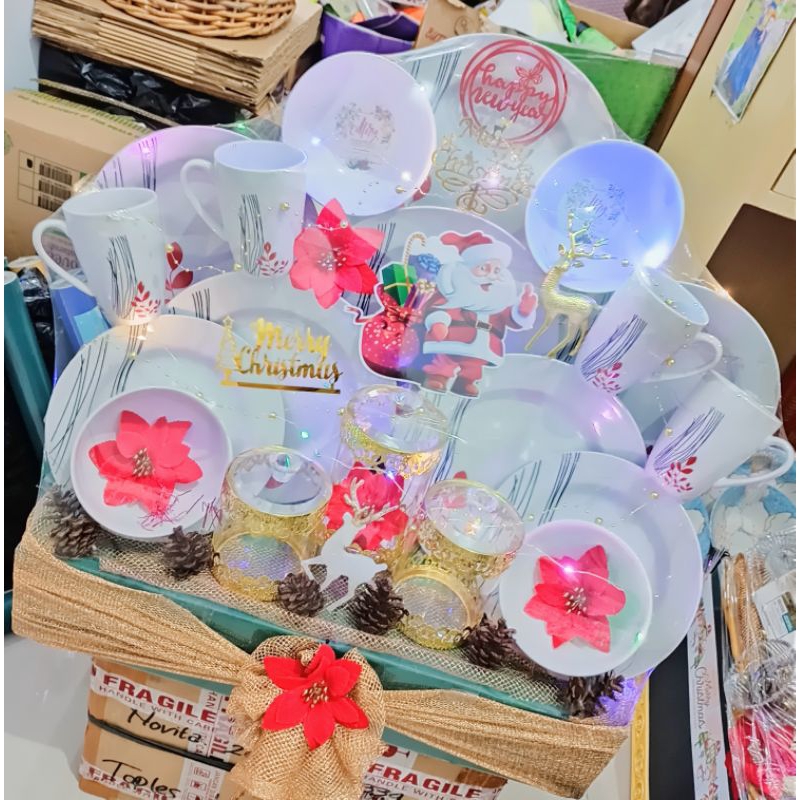 

parcel natal dinner set