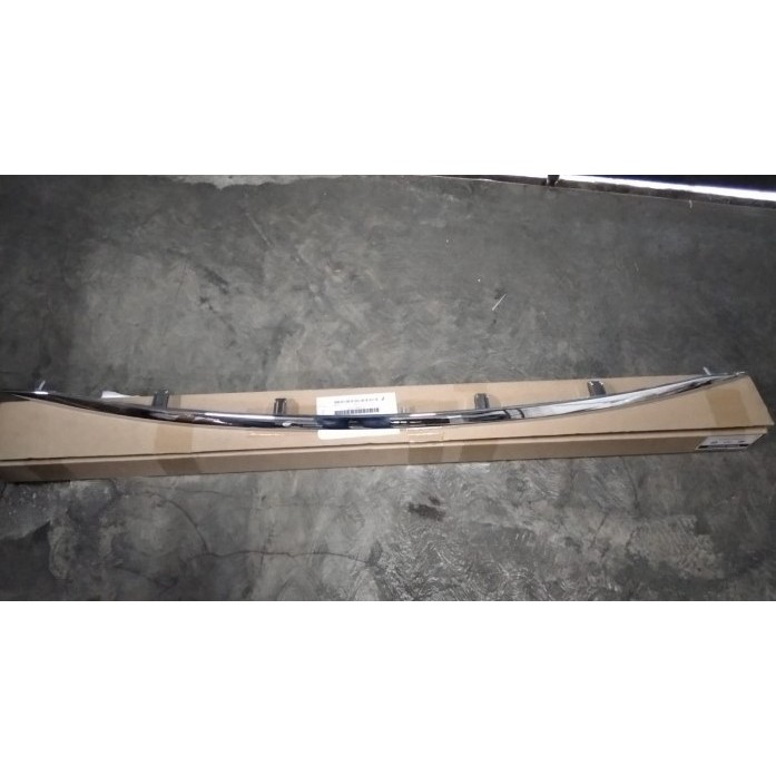 LIST CHROME BUMPER BAWAH NISSAN XTRAIL T32 2014-2016 62072-4BA0A ORI