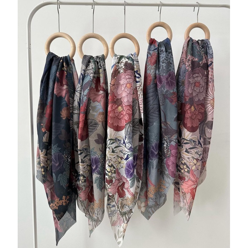 Elina Scarf Gonegani