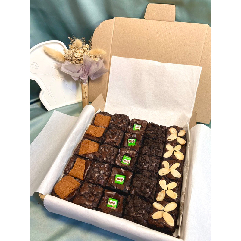 

Fudgy Brownie Premium L 20x20 Cm