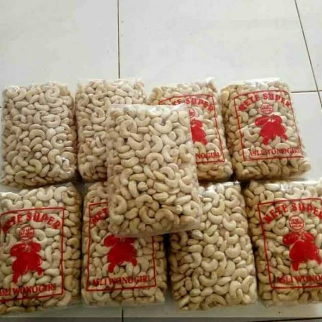 

Super premium kacang mede mentah utuh 1kg ready