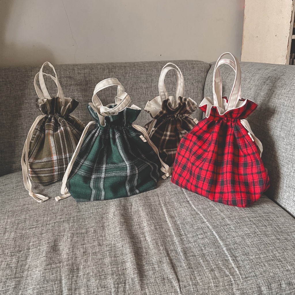Flanel Drawstring Pouch | Tas Serut , Pouch Serut , Tas Mukena, Tas Travel | warmwhite