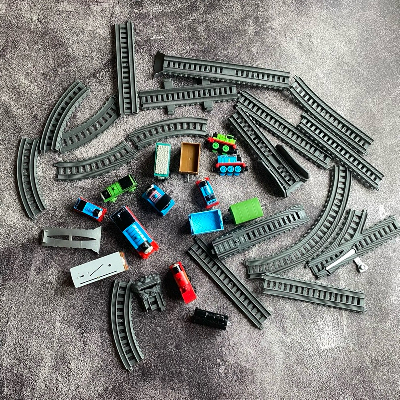 rel thomas original /kereta besi thomas