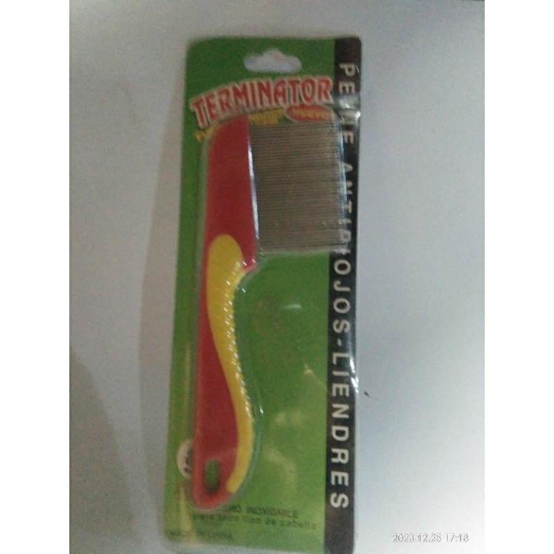 Sisir kutu rambut seperti ada magnet nya.