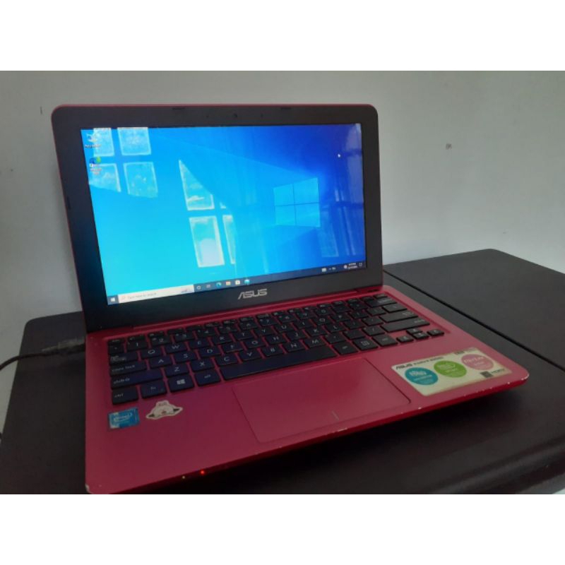 ASUS Notebook E202S (SECOND HAND)