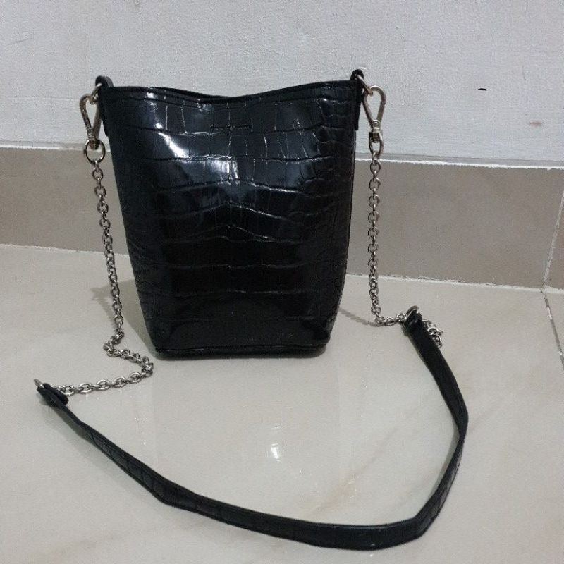 Tas Preloved Slingbag / Tas Selempang Mini Find Kapoor Original Cantik Very Good Condition