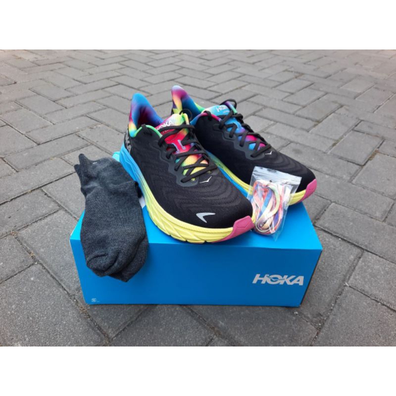 Hoka One One Arahi 6