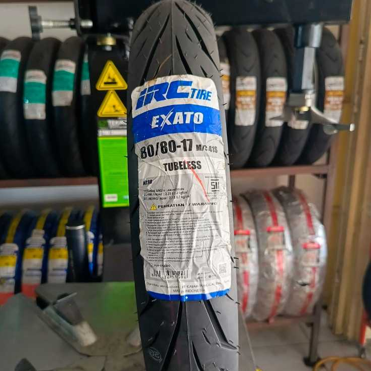 BAN LUAR IRC EXATO 80/80-17 TUBELESS
