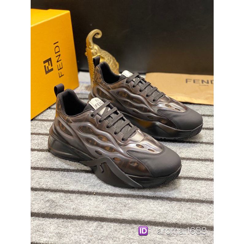 Sepatu olahraga FENDI, sepatu pria tinggi