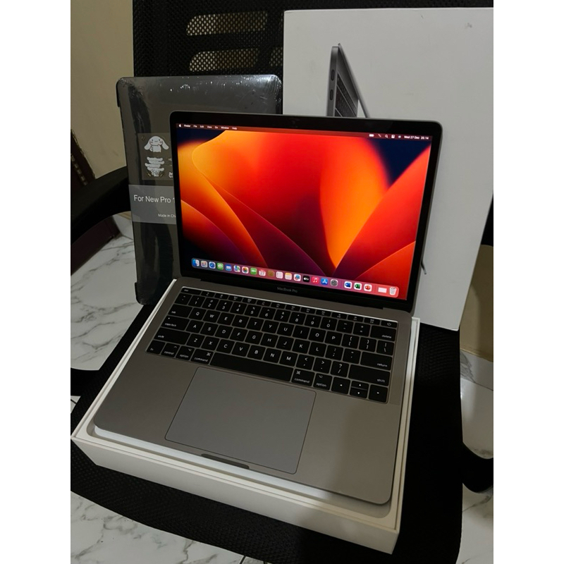 Macbook Pro 13 inch 256gb 2017 ex ibox fullset mulus normal