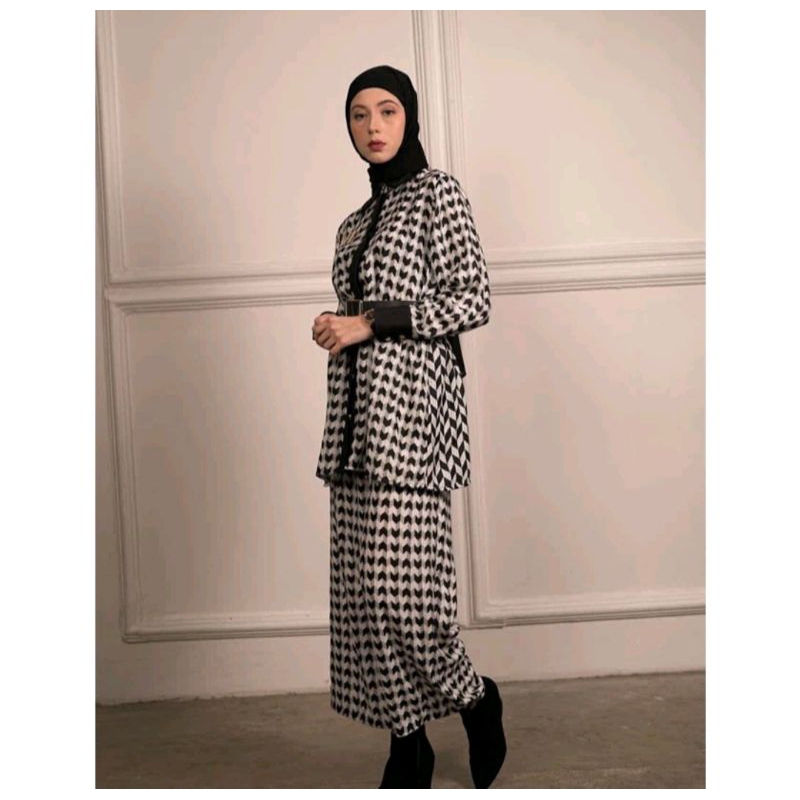 One Set Vivi Zubedi Preloved