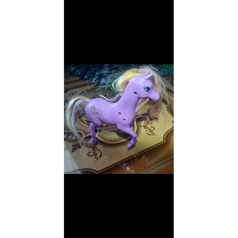 mainan / figure dikoleksi kuda barbie