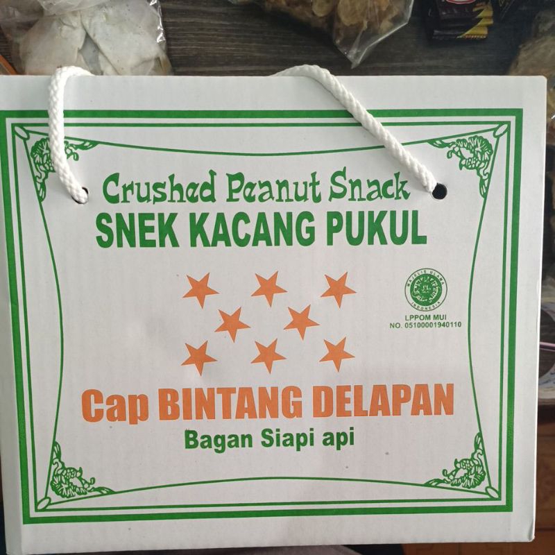 

Kacang Pukul Bintang 8 Kotak isi 15bungkus / Kcg Pukul Bagan Bintang delapan riau gurih lezat halal