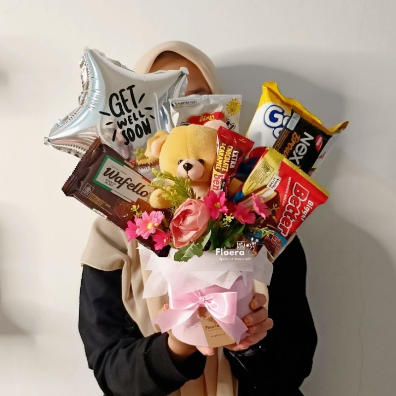 

Snack Bloom Box dengan Boneka balon hadiah wisuda parsel cemilan ulang tahun snack box