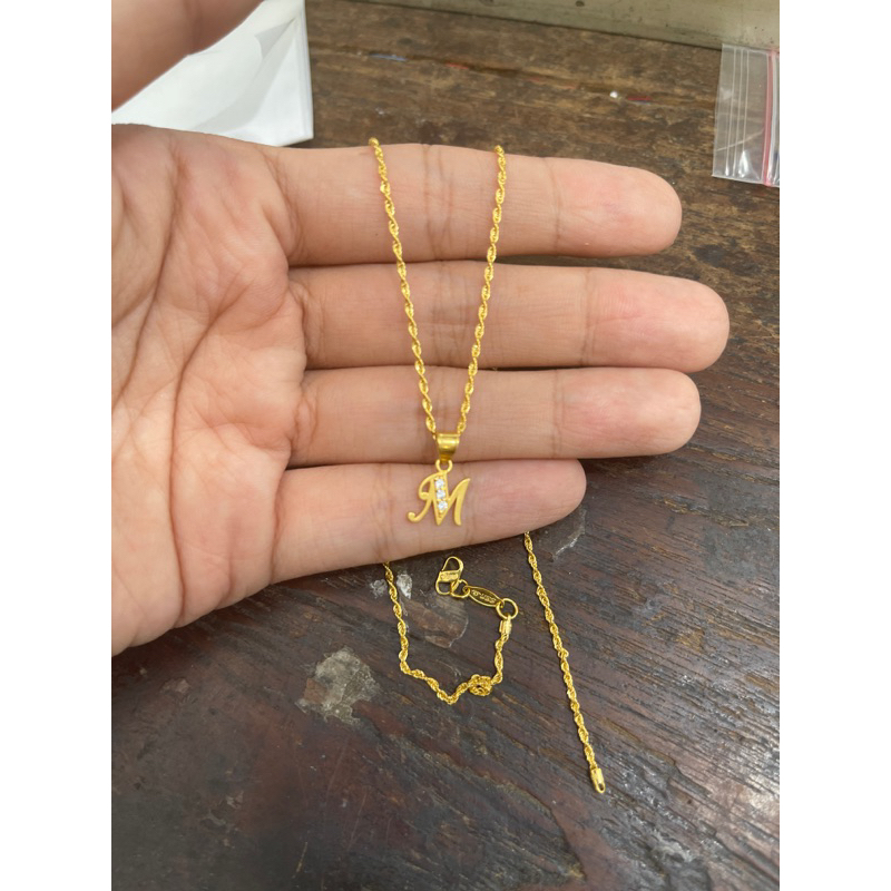 kalung huruf m hadiah ultah