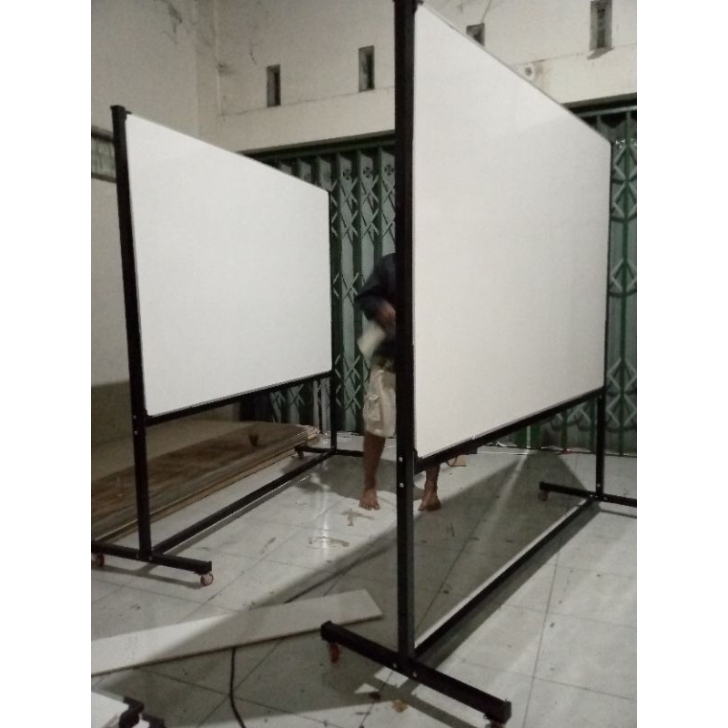 

WHITEBOARD STANDING 120 x 200 | Papan tulis dengan kaki 120 x 200
