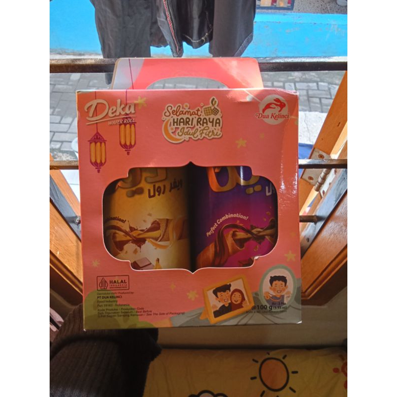 Deka wafer roll edisi lebaran 2 toples astor