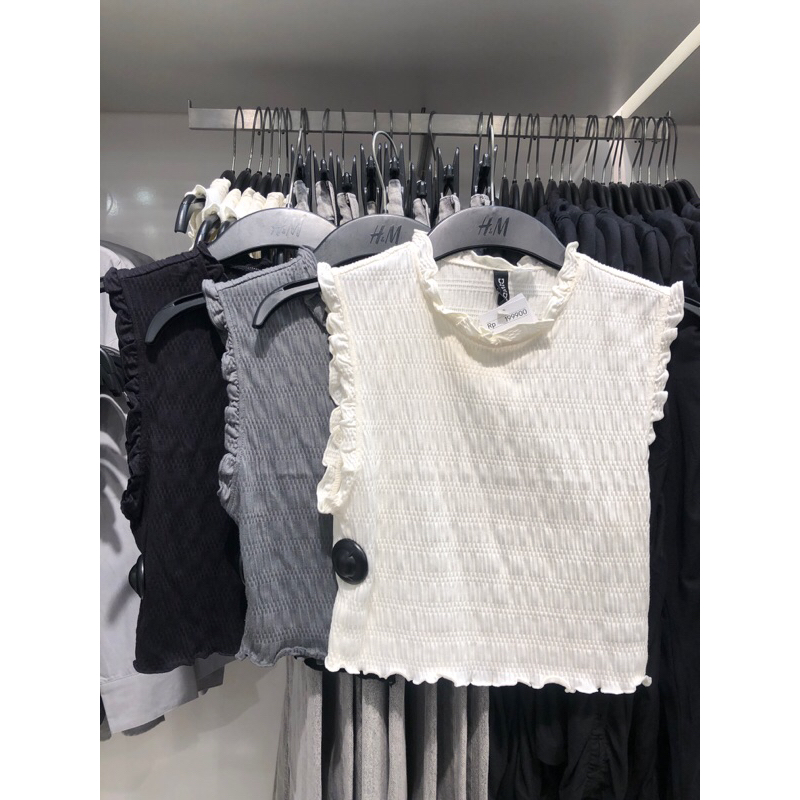 crop top H&M // kaos crop h&m // crop tee h&m // atasan h&m